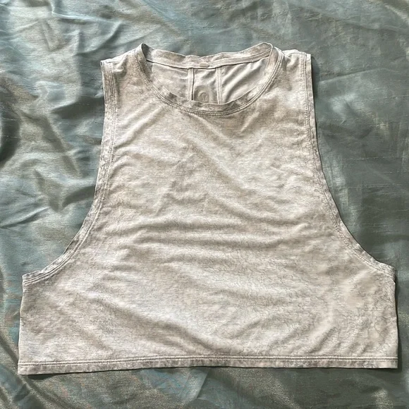 Lululemon NWOT Muscle Love Crop Tank Tough Grey Size 6 - Picture 4 of 9